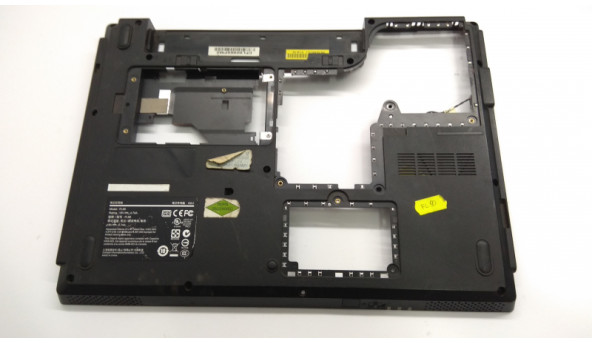 Нижня частина корпуса для ноутбука Compal FL90, 15.4", AP01S000H00, Б/В. Є зламане кріплення (фото).
