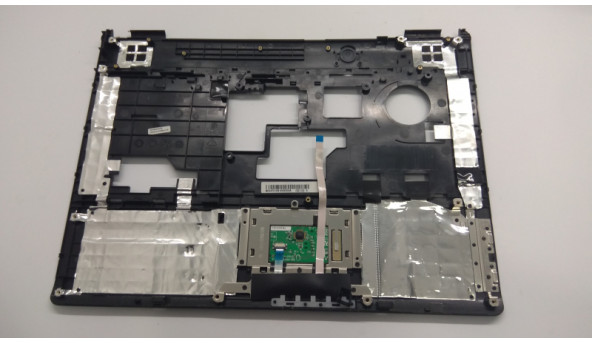 Середня частина корпуса для ноутбука Toshiba Satellite L300-11M 15.4", V000131290, Б/В. Всі кріплення цілі. Без пошкоджень. Прсутні потертості. - 309144