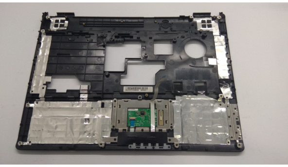 Середня частина корпуса для ноутбука Toshiba Satellite L300, 15.4", V000130130, Б/В. Всі кріплення цілі. Без пошкоджень. Присутні потертості. - 309152