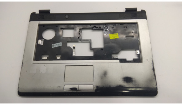 Середня частина корпуса для ноутбука Toshiba Satellite L300, 15.4", V000130130, Б/В. Всі кріплення цілі. Без пошкоджень. Присутні потертості.