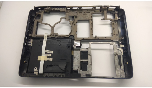 Нижня частина корпуса для ноутбука Toshiba Satellite SP10-554, 15.4", APAL001G010, Б/В. Всі кріплення цілі. Без пошкоджень. - 309154