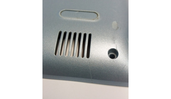 Нижня частина корпуса для ноутбука Lenovo 520-15IKB, FA13R0004X0, Б/В. Має пошкодження (фото) - 309174