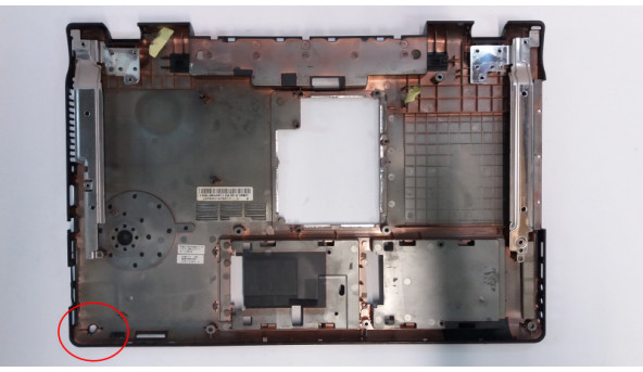 Нижня частина корпуса для ноутбука  Asus N71VG, 17.3", 13N0-G5A0911, Б/В. Зламане одне кріплення зліва знизу, вент. решітка та HDMI роз'єм.