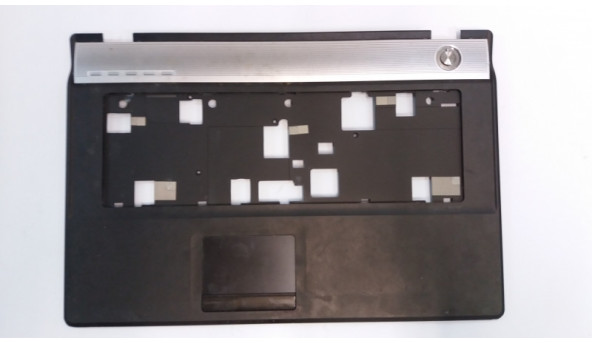 Середня частина корпуса для ноутбука Asus N71Vn, 17.3", 13N0-G5A0321, Б/В. Є пошкоджене кріплення, та вмятина на правому нижньому куті (фото).