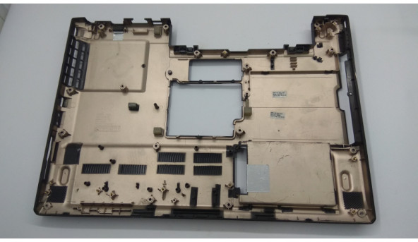 Нижня частина корпуса для ноутбука Samsung R700, NP-R700, 17.0", BA81-04348A-T, Б/В. Всі кріплення цілі. Без пошкоджень.