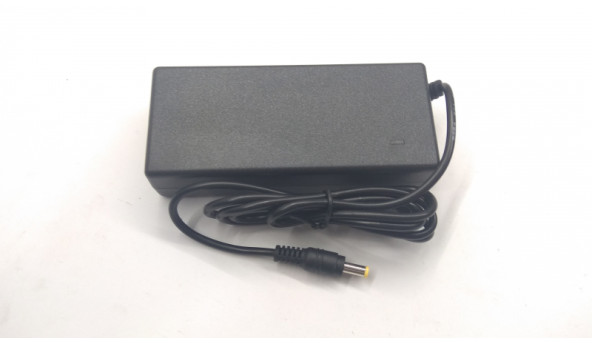 Зарядка для ноутбука Samsung, Model: AP04214-UV, Input: 100-240V, 50-60Hz-1.1A, Output: 19V-4.74A, Нова