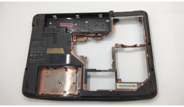 Нижня частина корпуса для ноутбука eMachine E510, 15.4", AP05R000200, Б/В. Всі кріплення цілі. Зламана решітка радіатора.
