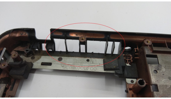 Нижня частина корпуса для ноутбука eMachine E510, 15.4", AP05R000200, Б/В. Всі кріплення цілі. Зламана решітка радіатора. - 309357