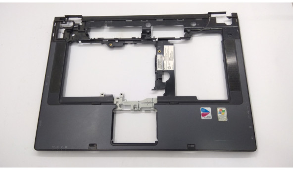 Середня частина корпуса для ноутбука HP Compaq Nx8220, 15.0", 6070A0096601, Б/В. Всі кріплення цілі. Відсутня верхня панель та тачпад. Та зламана частинка корпуса (фото).