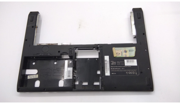 Нижня частина корпуса для ноутбука Fujitsu Amilo Pi 3540, 15.4", 83GF50020-10, Б/В. Зламане одне кріплення.