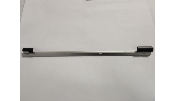 Верхня накладка на середню панель, для ноутбука Acer Aspire 8943G, 18.4", 37ZYALBTN00, EAZYA002010, б/в. В хорошому стані. Є маленька деформація та тріщинка (фото).