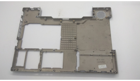 Нижня частина корпуса для ноутбука Medion MIM2030, Md 95300, 15.0", 340684000004, Б/В. Всі кріплення цілі. Без пошкоджень. Є потертості. - 309472
