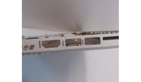Нижня частина корпуса для ноутбука HP Pavilion 17-p, EAY1400106, Б/В. Всі кріплення цілі. Має пошкодження (фото).