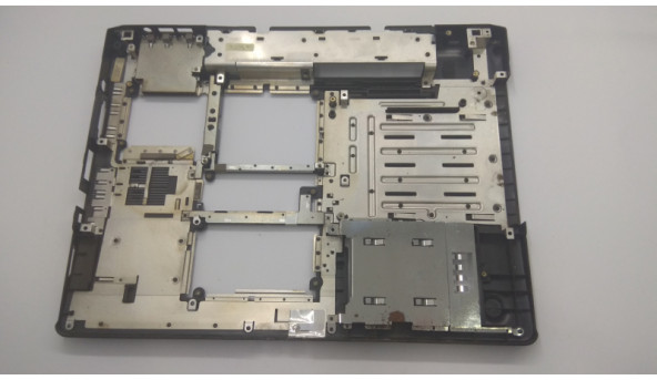 Нижня частина корпуса для ноутбука Fujitsu Amilo Pro V2085, MS2176, 15.4", 60.4B709.001, Б/В. Всі кріплення цілі. Без пошкоджень. Присутні сліди корозії. - 309644