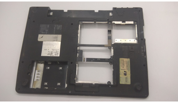 Нижня частина корпуса для ноутбука Fujitsu Amilo Pro V2085, MS2176, 15.4", 60.4B709.001, Б/В. Всі кріплення цілі. Без пошкоджень. Присутні сліди корозії.