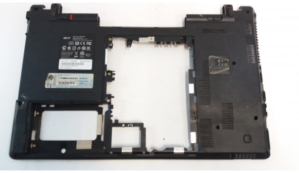 Нижня частина корпуса для ноутбука Acer Aspire 5745, ZYE36ZR8BATN30 ,15.6'', Б/В.Всі кріплення цілі, пошкоджена решітка радіатора.