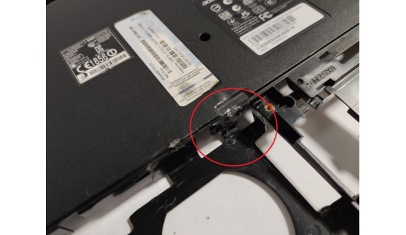 Нижня частина корпуса для ноутбука Acer TravelMate 4750, 14.0", 604NR05003, б/в. Зламане одне кріплення (фото), та є пошкодження біля кріплення шахти (фото)