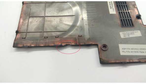 Сервісна кришка для ноутбука LENOVO THINKPAD SL400, 44C0920, 43Y9698, Б/В. Є незначне пошкодження (фото). Є подряпини та потертості. - 309969
