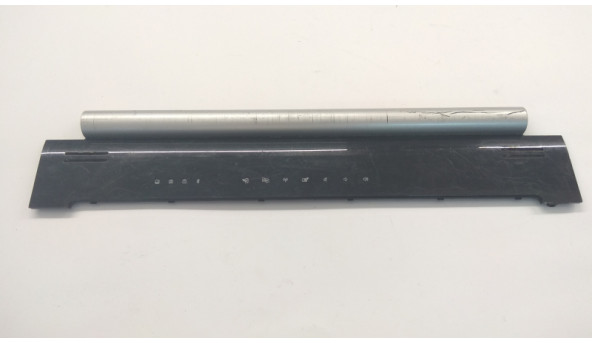 Накладка, на середню частину корпуса для ноутбука PACKARD BELL EASYNOTE LJ65, AP07C000200, Б/В, зламане одне кріплення та присутні подряпини.