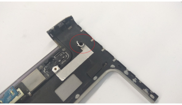 Накладка, на середню частину корпуса для ноутбука HP Pavilion Dv7-1000, AP03W000F00, Б/В, відсутні бочки, але кріплення цілі. - 310039
