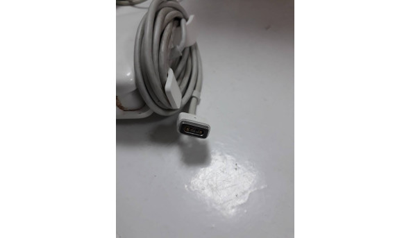 Зарядний пристрій для Apple Model: A1330, Input: 100-240V-1.5A, 60W, 50-60Hz, Output: 16.5V-3.65A, неробочий - 310041