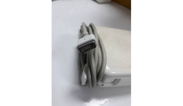 Зарядний пристрій для Apple Model: A1222, Input: 100-240V-1.5A, 85W, 50-60Hz, Output: 16.5-18.5V-3.6-4.6A, робочий - 310044