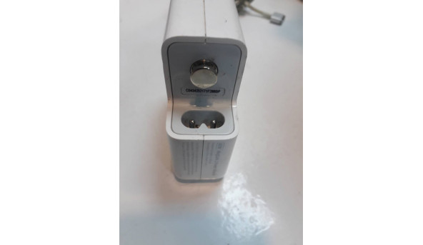 Зарядний пристрій для Apple Model: A1435, Input: 100-240V-1.5A, 60W, 50-60Hz, Output: 16.5V-3.65A, неробочий - 310046