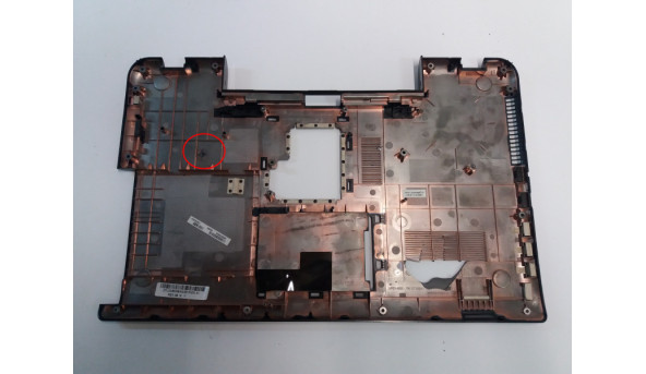 Нижня частина корпуса для ноутбука Toshiba Satellite C75-A, 17.3", ZYU3ABD5BA0, Б/В. Пошкоджено одне кріплення, скол (фото)