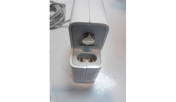 Зарядний пристрій для Apple Model: 1344, Input: 100-240V-1.5A, 60W, 50-60Hz, Output: 16.5V-3.65A. Пошкоджений шнур зарядки (фото)