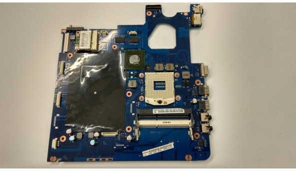 Материнська плата для ноутбука SAMSUNG NP300E5A, SCALA3-15, Rev:1.0, Б/В.   Не стартує, була залитою, та є згорівші елементи.