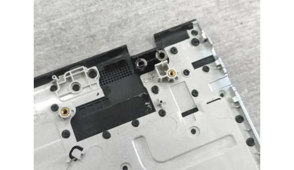 Середня частина корпуса для ноутбука SAMSUNG NP305E5A, 15.6", BA75-03845С, Б/В. Зламані 2 кріплення (фото), клавіатура неробоча. - 310076