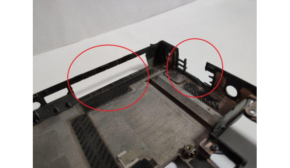 Нижня частина корпуса для ноутбука Lenovo ThinkPad W520, 15.6", б/в. Кріплення цілі, є пошкодження (фото)