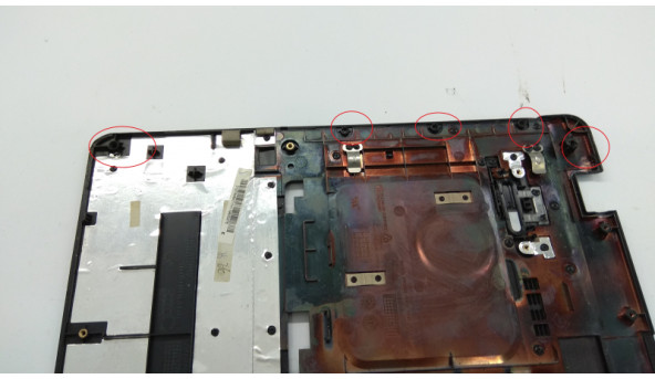Середня частина корпуса для ноутбука Asus X73B, 17.3", AP0K4000200, Б/В. Є зламані кріплення (фото). Та відсутні бочки. - 310191