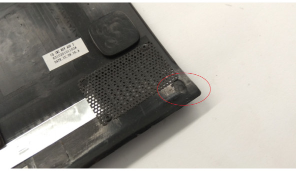 Сервісна кришка для ноутбука Lenovo Z70, AP0U1000400, Б/В. Зламані два кріплення (фото). Має подряпини. - 310226