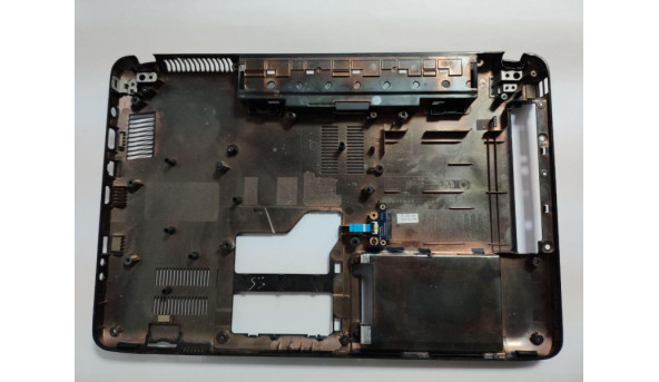 Нижня частина корпуса для ноутбука Samsung NP-R523L, R523, 15.6", BA81-11215A, б/в. Два кріплення мають тріщини (фото), продається з перехідником для CD/DVD привода