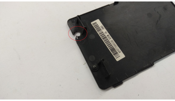 Сервісна кришка для ноутбука Toshiba Satellite A500, A500D, AP077000100, Б/В. Зламане кріплення (фото). Має подряпини. - 310278