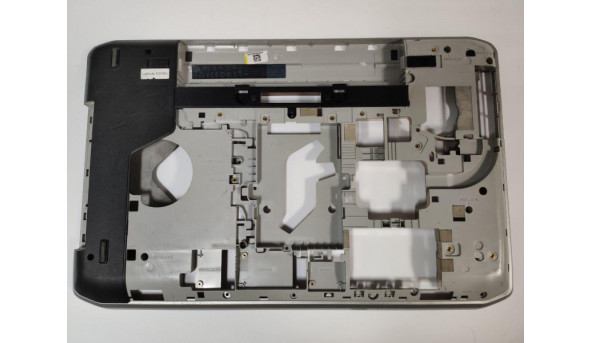 Нижня частина корпуса для ноутбука Dell Latitude E5530, 15.6", CN-053FCF, AP0M1000700, Б/В. Є тріщина (фото).