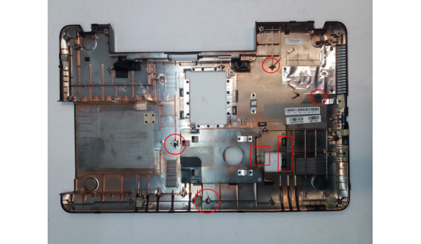 Нижня частина корпуса для ноутбука  Toshiba Satellite L870, 15.6", H000037400, 13n0-zxa0201, Б/В.Зламані 4 кріплення, велика трішина.