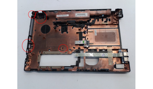Нижня частина корпуса для ноутбука Acer Aspire 5552, 5251, 5741 PEW76, 15.6", AP0FO000400, Б/В. Зламані ліві кріплення. Трішина на RJ-45, живлення, продається з додатковими платами (фото).