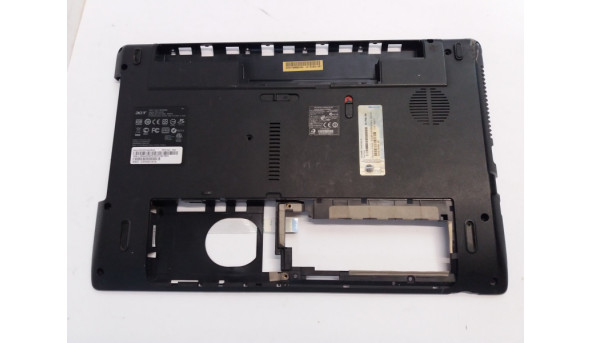 Нижня частина корпуса для ноутбука Acer Aspire 5552, 5251, 5741 PEW76, 15.6", AP0FO000400, Б/В. Зламані ліві кріплення. Трішина на RJ-45, живлення, продається з додатковими платами (фото).