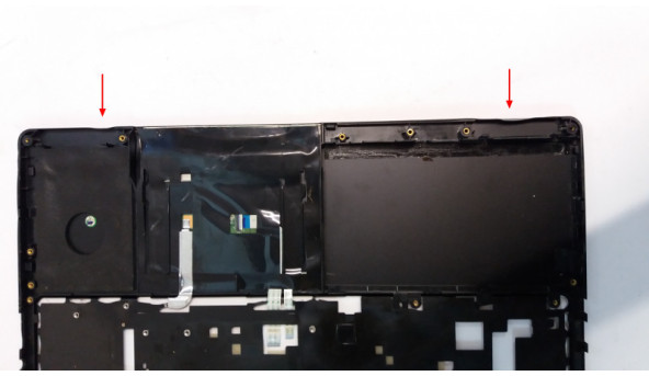 Середня частина корпуса для Gigabyte P35, 6-39-W6701-G21-G1, Б/В. Всі кріплення цілі, вмятини знизу рамки (фото). - 310733
