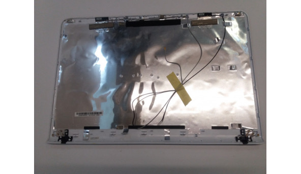 Кришка корпуса для ноутбука Sony Vaio SVE171, 42.4mr09.011, Б/В. Всі кріплення цілі, Зламані заглушки завіс, подряпини,потертості. - 310783