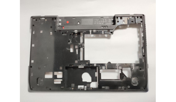 Нижня частина корпуса для ноутбука Lenovo G700, 17.3", 13N0-B5A0701, б/в. В хорошому стані, без пошкодженнь.