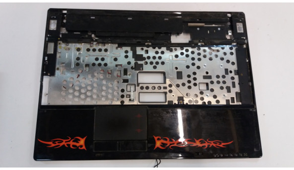 Середня частина для ноутбука MSI GX600, MS-163A, 307-633c52c-h7, Б/В. Трішина в районі батареї та зліва (фото)