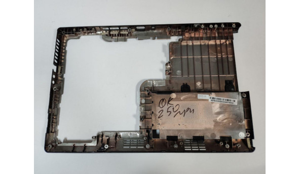 Нижня частина корпуса для ноутбука MSI CR630, 15.6", 681D235SE0, Б/В. Є маленьке пошкодження (фото).