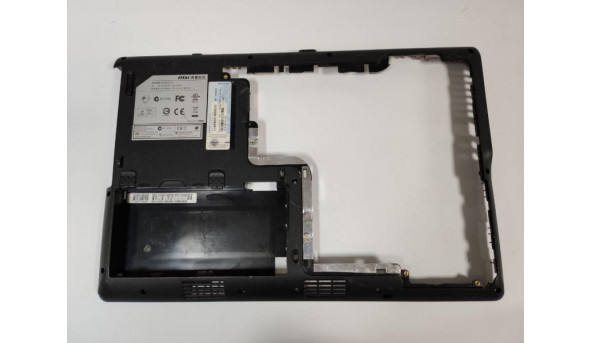 Нижня частина корпуса для ноутбука MSI CR630, 15.6", 681D235SE0, Б/В. Є маленьке пошкодження (фото).