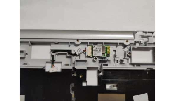Середня частина корпуса для ноутбука Fujitsu Siemens Esprimo V6535, 15.4", 60.4J012.002, б/в. Кріплення цілі, є незначне пошкодження. Продається з платою Bluetooth - 311814