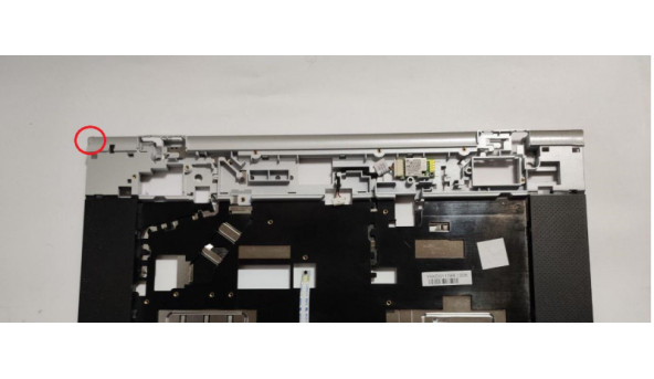 Середня частина корпуса для ноутбука Fujitsu Siemens Esprimo V6535, 15.4", 60.4J012.002, б/в. Кріплення цілі, є незначне пошкодження. Продається з платою Bluetooth - 311814