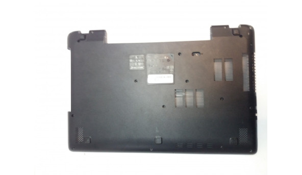 Нижня частина корпуса для ноутбука Acer Aspire E5-572 E5-572G, AP17F000500, Б/В.  Є 2 тріснуті кріплення, поламаний правий USB та 2 вентеляційні решітки. (фото).