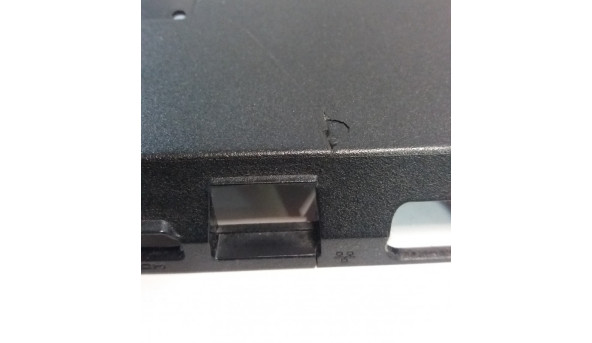 Нижня частина корпуса для ноутбука Acer TravelMate 8572, tsa36zr9batn40220765-01, Б/В. Всі кріплення цілі. Є пошкодження (фото).